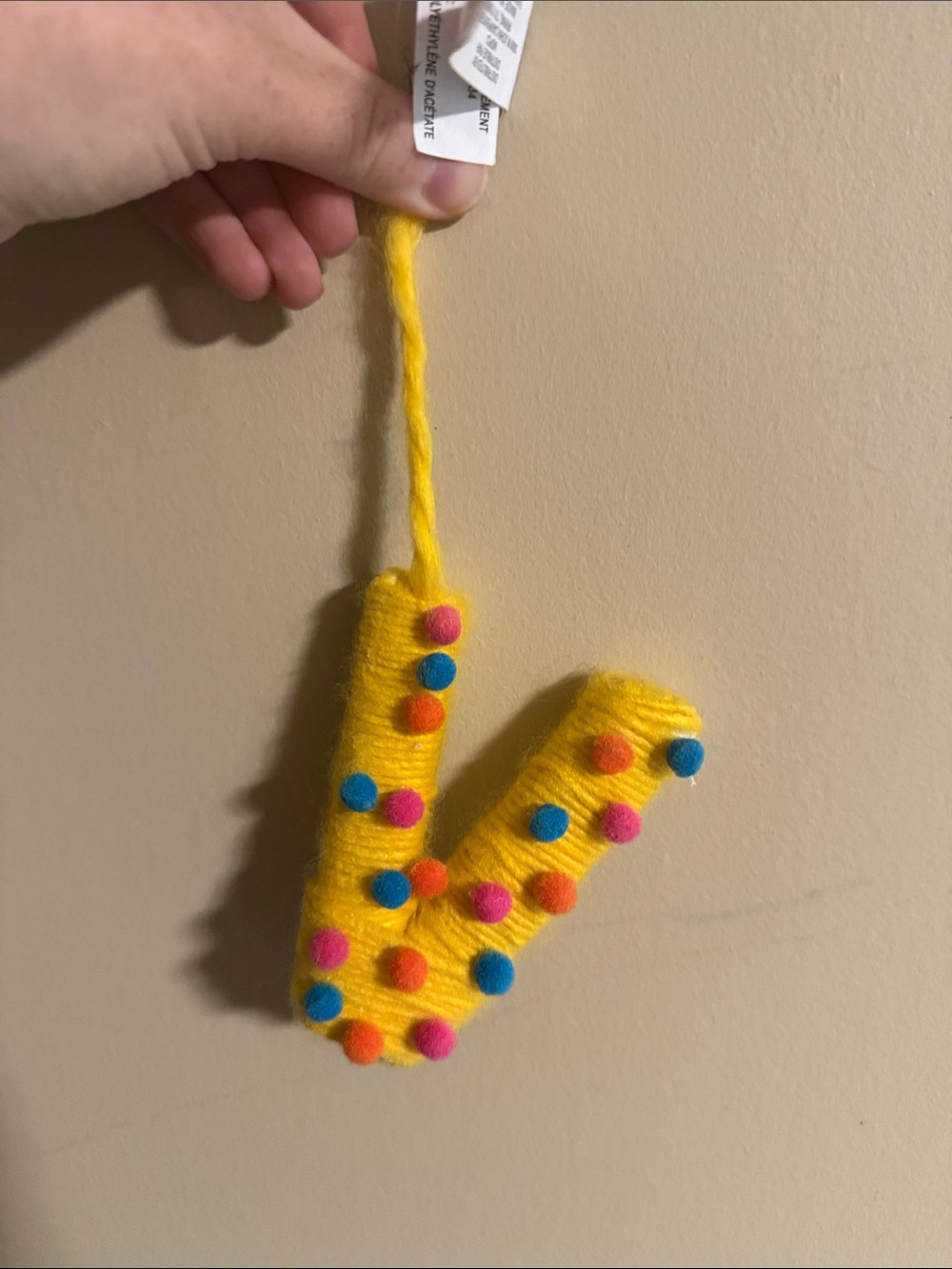Ashland ornaments letter “V”
